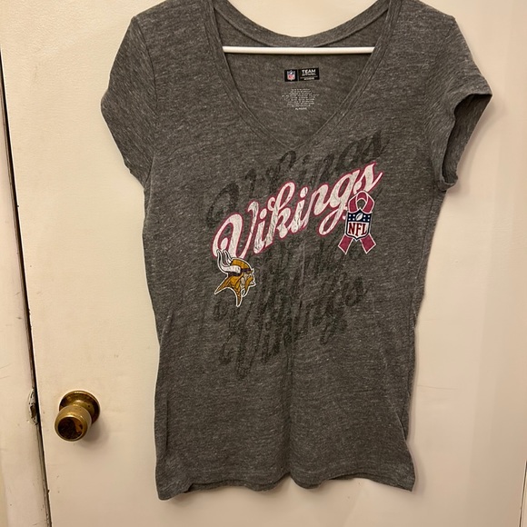 NFL Vikings Breast Cancer Women’s T-shirt Grey Size XL - Picture 1 of 4